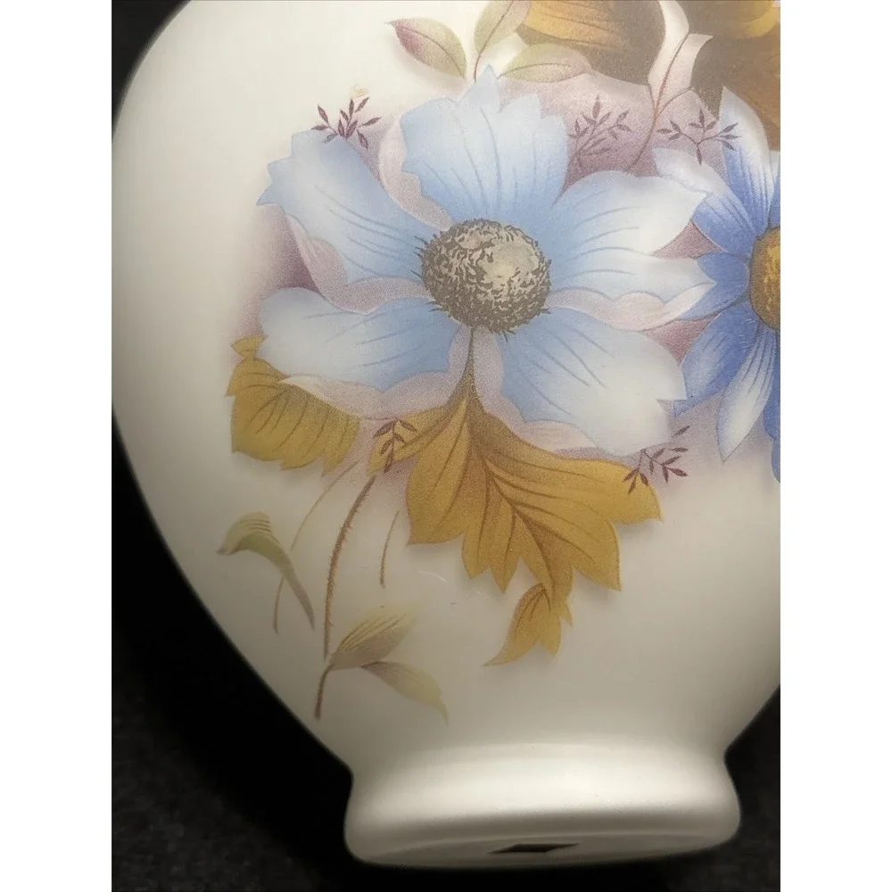 Vintage White Frosted Silhouette Vase Flowers Foliage Japan